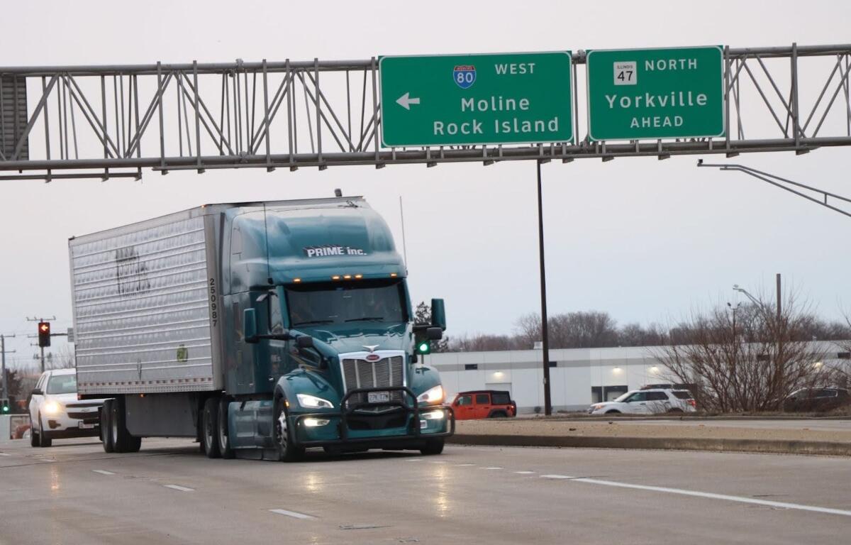 A truck drives on Illinois roads. (Medill Illinois News Bureau photo by Jacques Abou-Rizk)