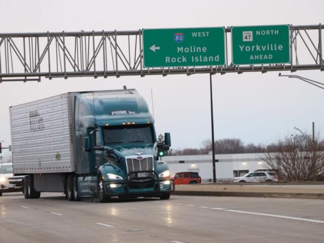 A truck drives on Illinois roads. (Medill Illinois News Bureau photo by Jacques Abou-Rizk)