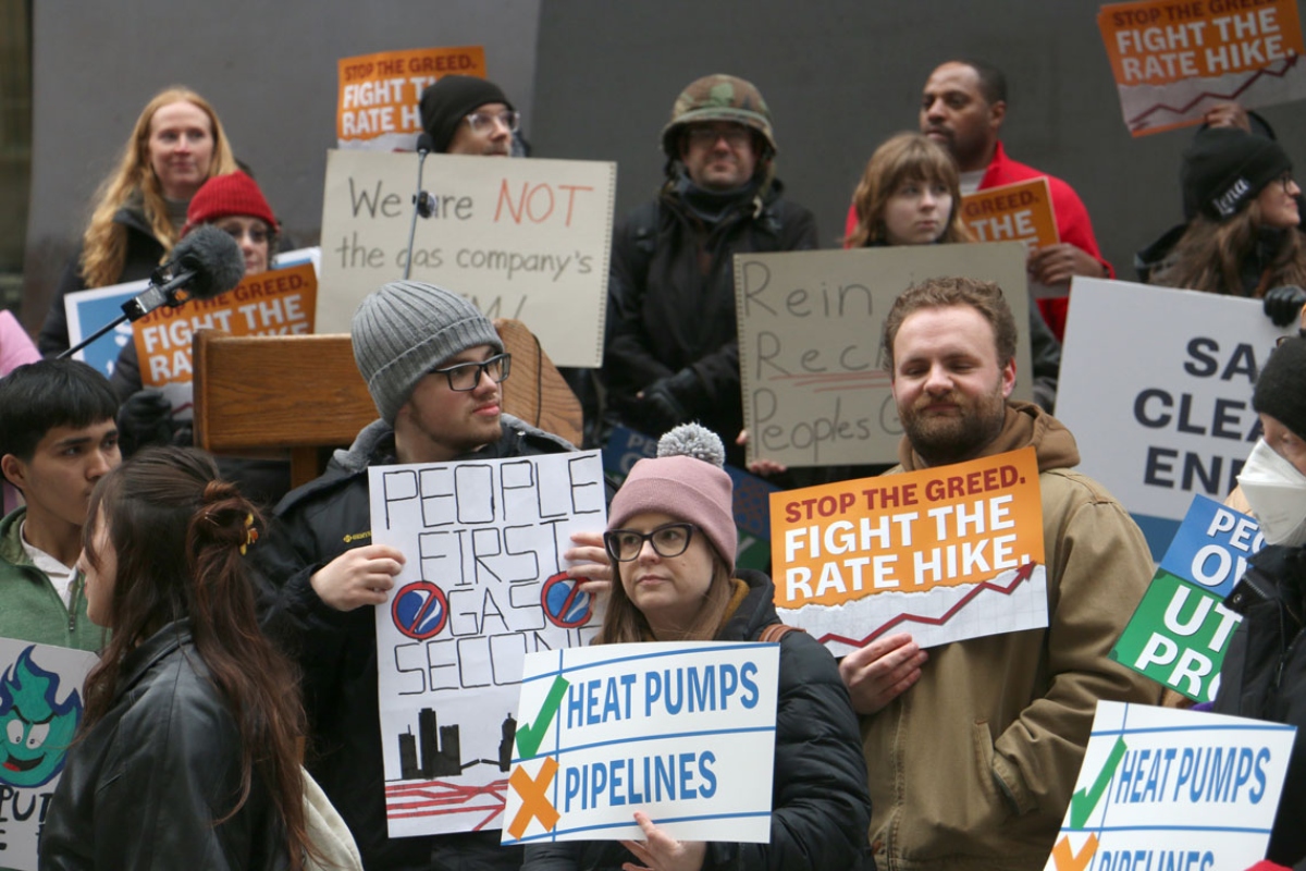 Customers and utility watchdogs took to Daley Plaza with signs and chanting to denounce Peoples Gas’ January rate hike request. The April 1, 2026, demonstration drew over 100 participants. (Capitol News Illinois photo by Maggie Dougherty)
