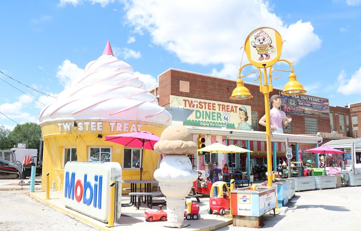 Colorful, kitschy decorations lined the exterior of the Twistee Treat Diner. (Medill Illinois News Bureau photo by Chloe Park)