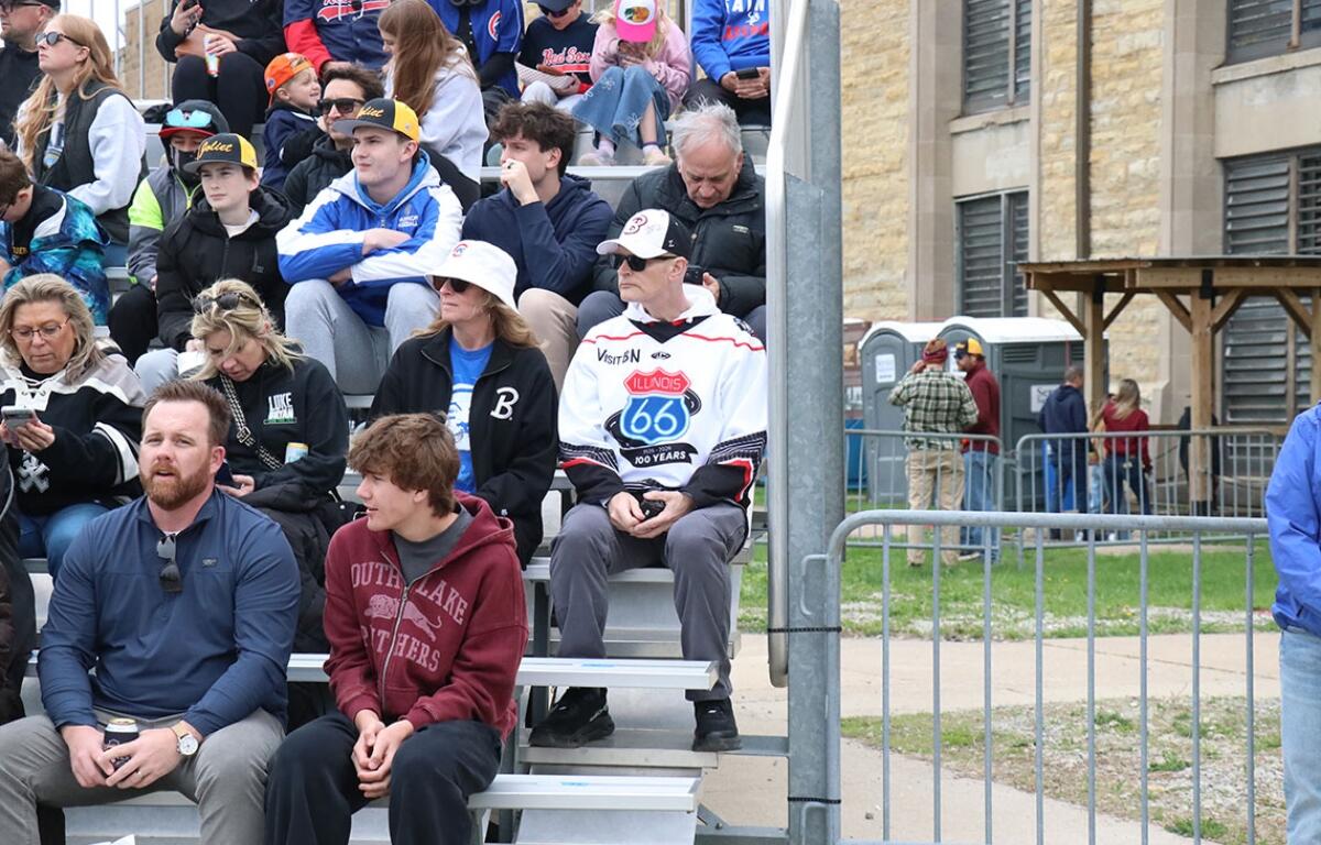 The Joliet Slammers and Gateway Grizzlies faced off during the kickoff event. (Medill Illinois News Bureau photo by Chloe Park)