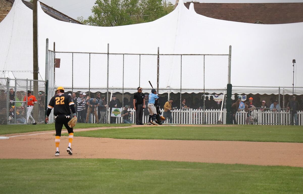 The Joliet Slammers and Gateway Grizzlies faced off during the kickoff event. (Medill Illinois News Bureau photo by Chloe Park)