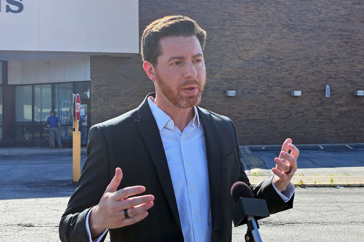 Collin Corbett, a former Republican political strategist, speaks to reporters outside the Illinois State Board of Elections in Springfield on Tuesday, May 26, 2026, after filing petitions to run for governor as an independent candidate. (Capitol News Illinois photo by Ben Szalinski)