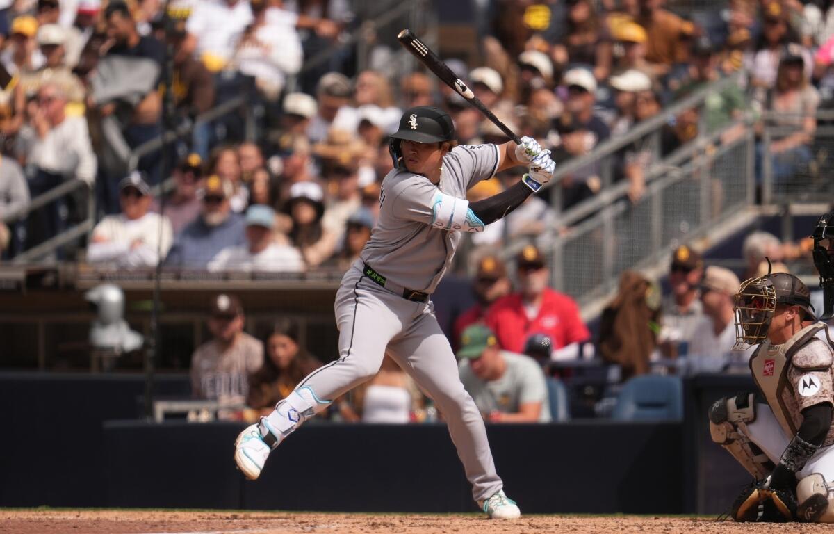 Chicago White Sox's Munetaka Murakami bats during the eighth inning of a baseball game against the San Diego Padres Sunday, May 3, 2026, in San Diego. (AP Photo/Gregory Bull)
