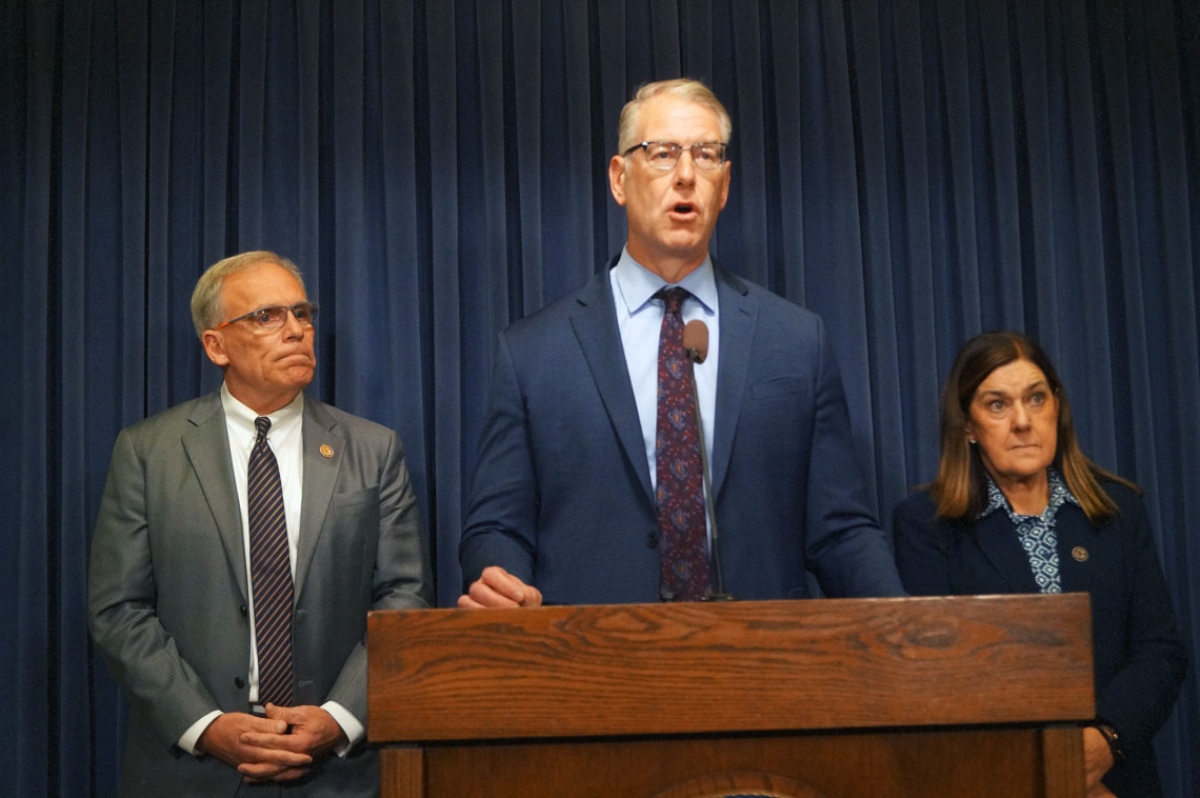 Senate Republican Leader John Curran is flanked by fellow Republicans Sen. Dave Syverson and Sen. Jil Tracy as he calls on the governor to opt into a federal school choice program. (Capitol News Illinois photo by Peter Hancock)