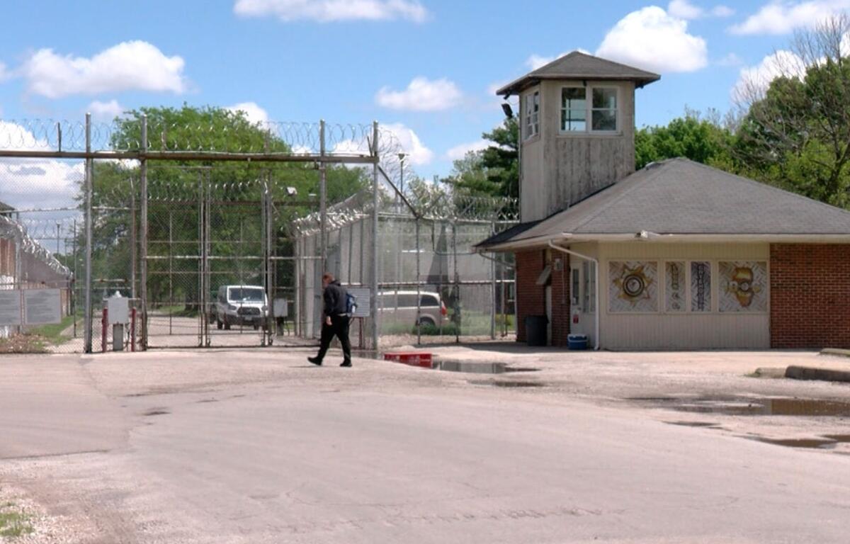 Logan Correctional Center in Lincoln will not be rebuilt under the state’s prison rebuild plan. Instead, two prisons will be built in Crest Hill. (Capitol News Illinois photo by Andrew Campbell)