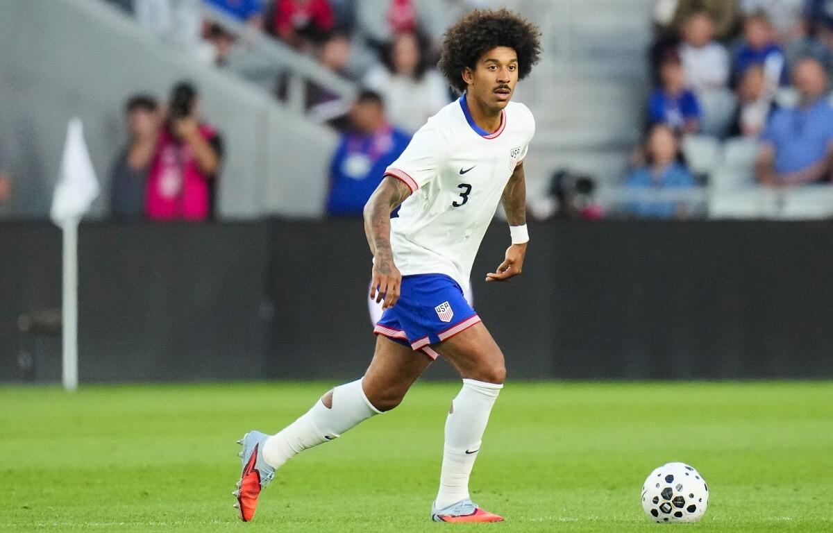 FILE - United States defender Chris Richards controls the ball during a friendly soccer match against Japan, Tuesday, Sept. 9, 2025, in Columbus, Ohio. (AP Photo/Jeff Dean, File)