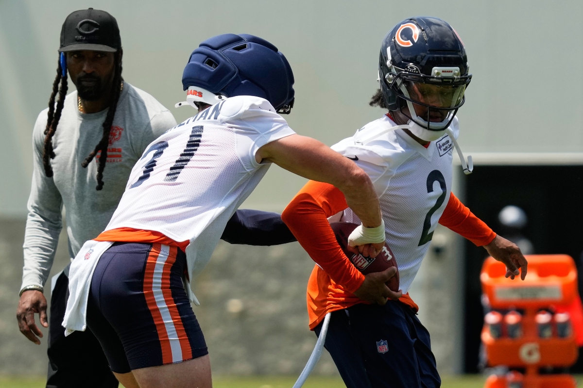 Chicago Bears defensive backs Coby Bryant, right, works with Dillon Thieneman during the NFL football team's practice in Lake Forest, Ill., Wednesday, June 10, 2026. (AP Photo/Nam Y. Huh)