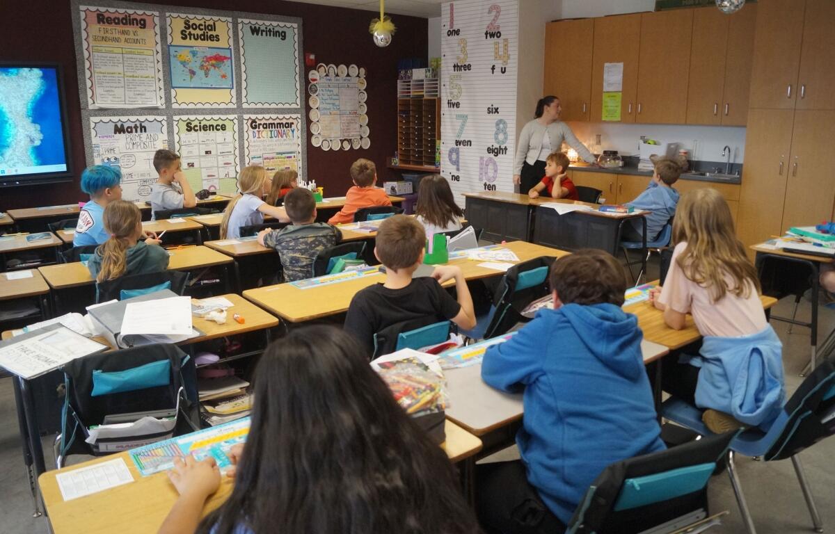 A teacher leads elementary students during class at Community Consolidated School District 204, in Pinckneyville. (Capitol News Illinois photo by Peter Hancock)