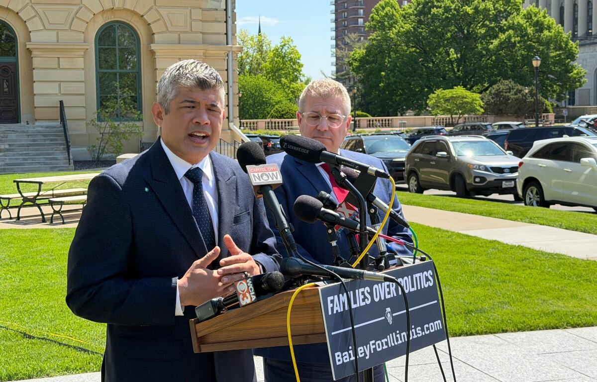 Aaron Del Mar, left, Republican candidate for Lieutenant Governor, speaks alongside Governor candidate Darren Bailey, at an April, 2026 news conference outside the Illinois State Capitol.