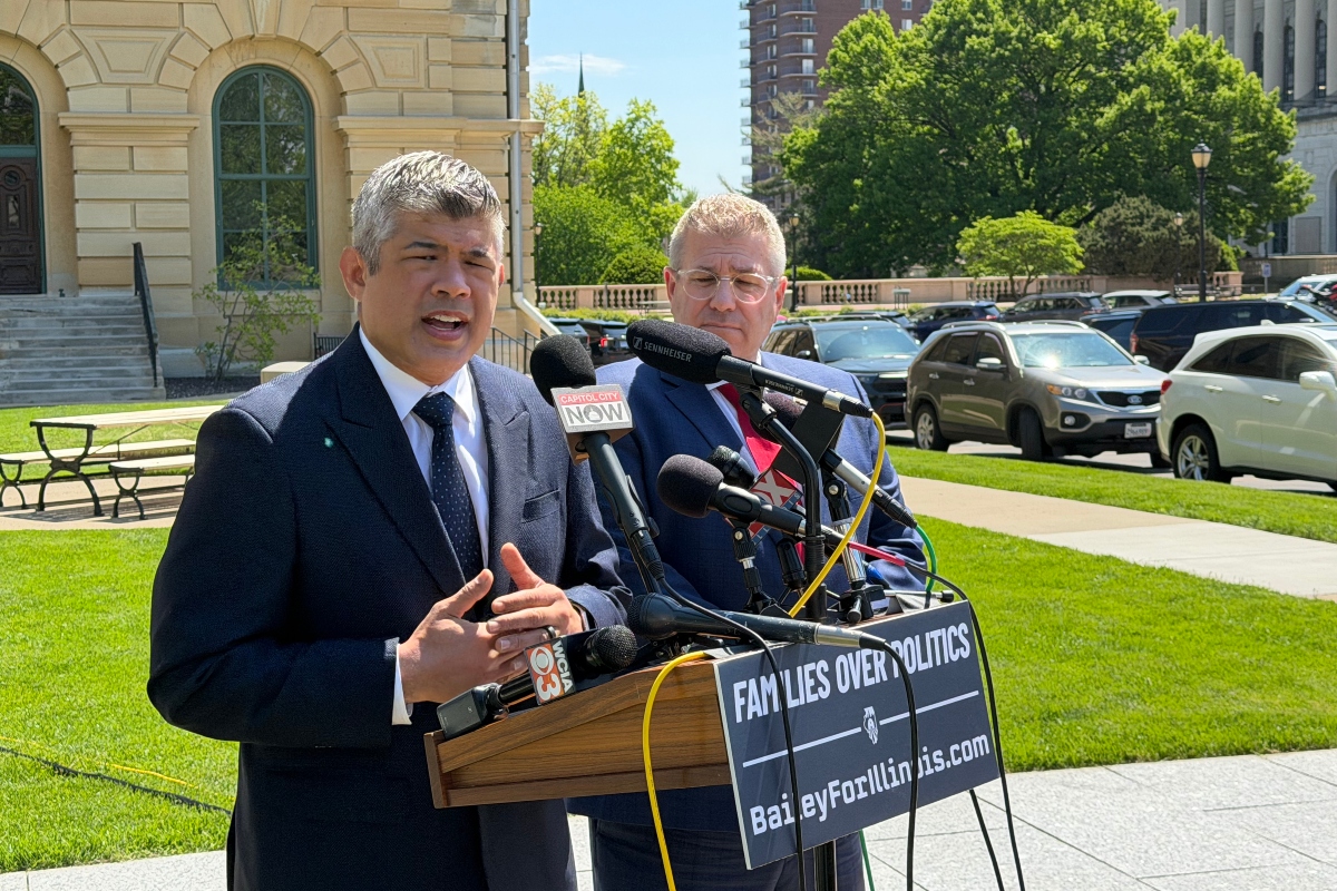 Aaron Del Mar, left, Republican candidate for Lieutenant Governor, speaks alongside Governor candidate Darren Bailey, at an April, 2026 news conference outside the Illinois State Capitol.