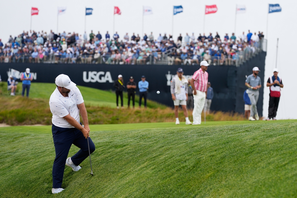 Chris Gotterup chips to the green on the 11th hole during the first round of the U.S. Open golf tournament at Shinnecock Hills Golf Club in Southampton, N.Y., Thursday, June 18, 2026.(AP Photo/George Walker IV)
