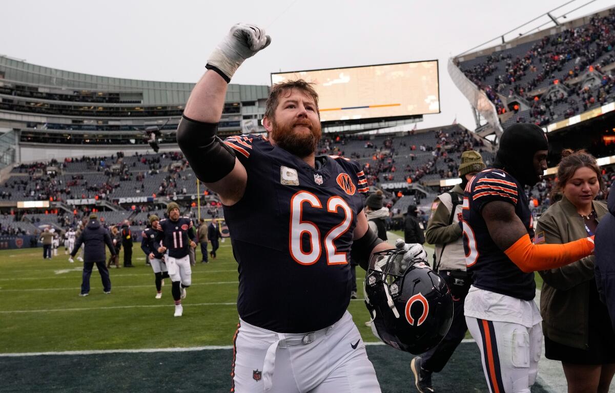FILE - Chicago Bears guard Joe Thuney reacts as he leaves the field after NFL football game against the New York Giants, Nov. 9, 2025, in Chicago. (AP Photo/Nam Y. Huh, File)