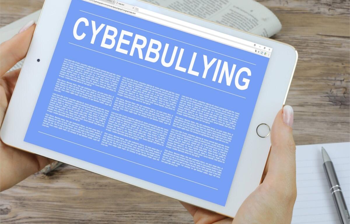 Illinois schools will look to new guidelines in the battle against AI cyberbullying and rapidly evolving technology. (Credit: Pix4free.org)