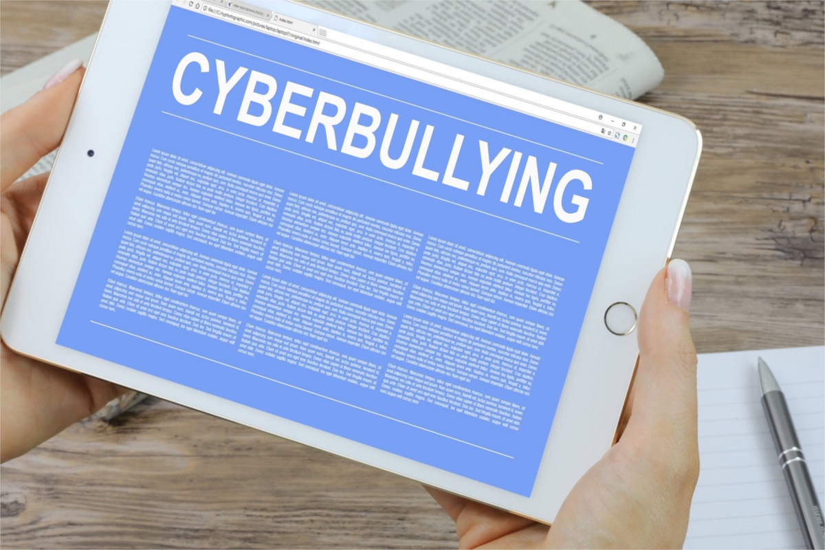 Illinois schools will look to new guidelines in the battle against AI cyberbullying and rapidly evolving technology. (Credit: Pix4free.org)