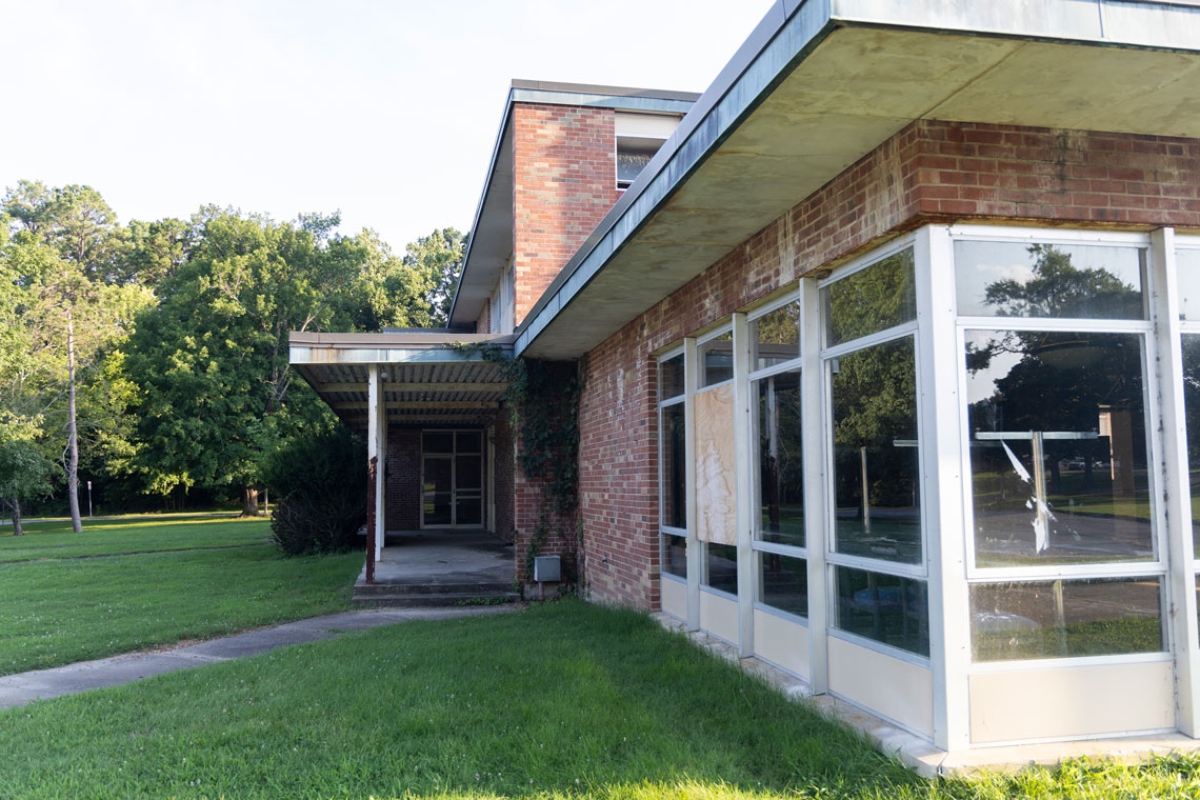 Plans to demolish the dilapidated housing known as Greek Row on the SIU Carbondale campus and replace it with a new development called Saluki Village are on hold. (Peyton Cook/Saluki Local Reporting Lab)