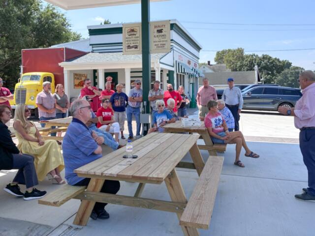 Republican Darren Bailey speaks to supporters at a stop in Nokomis on Monday, Aug. 24, 2026. (Capitol News Illinois photo by Ben Szalinski)