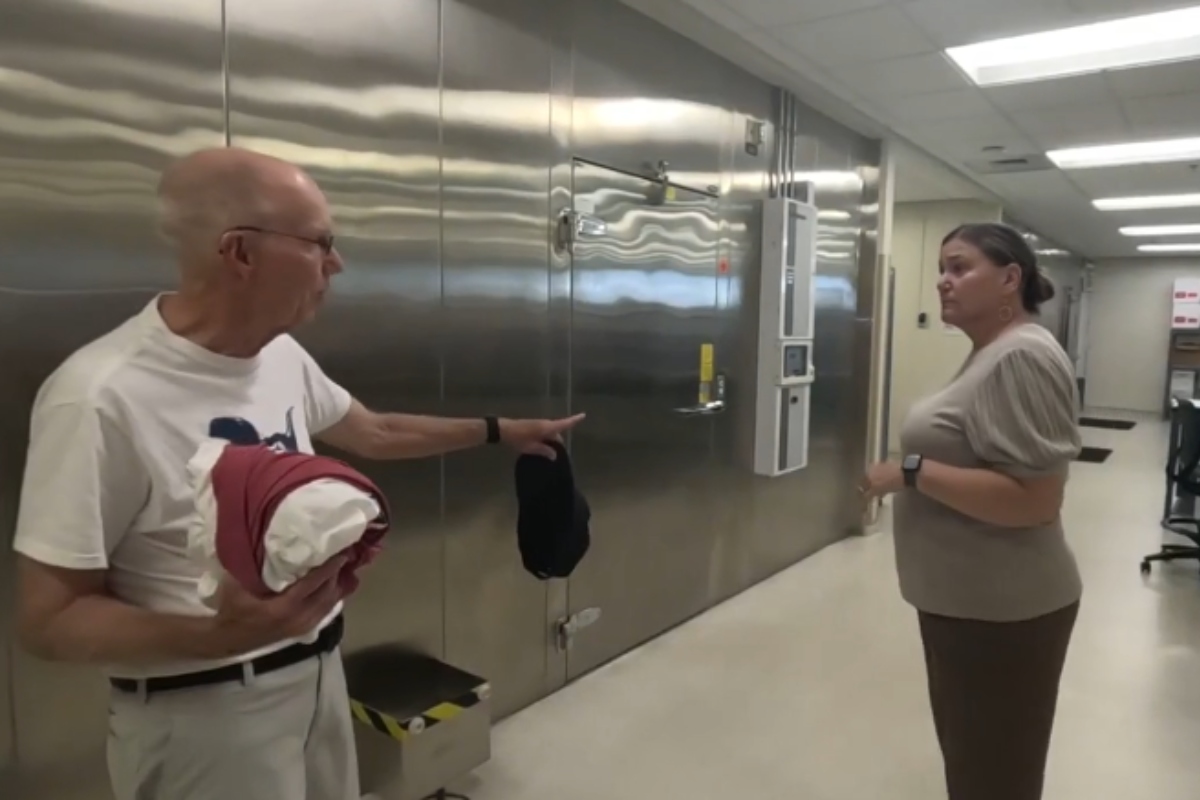 David Butt talks to an employee of ImpactLife in Springfield.