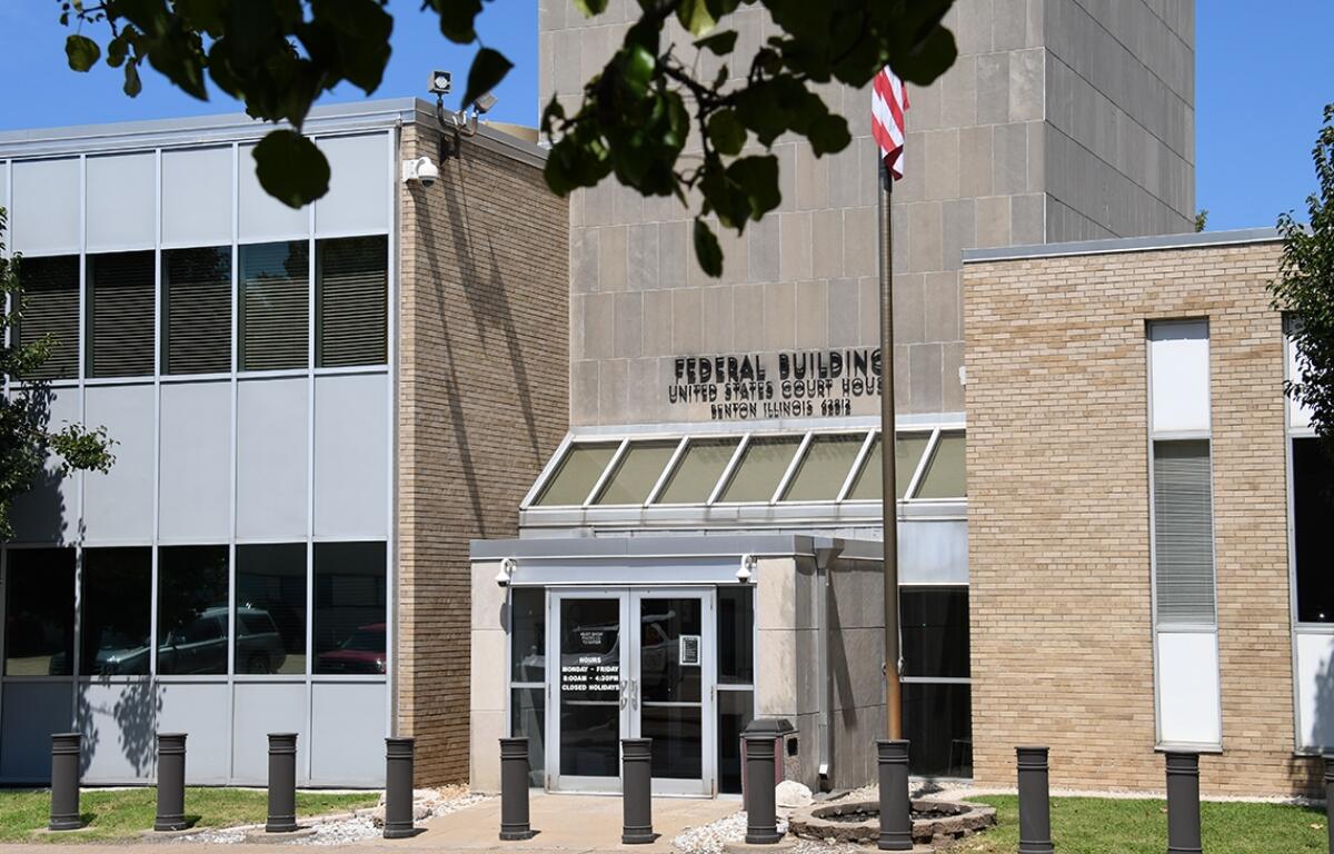 A view of the federal courthouse in Benton, Illinois. (Photo by Jackson Brandhorst, Saluki Local Reporting Lab)