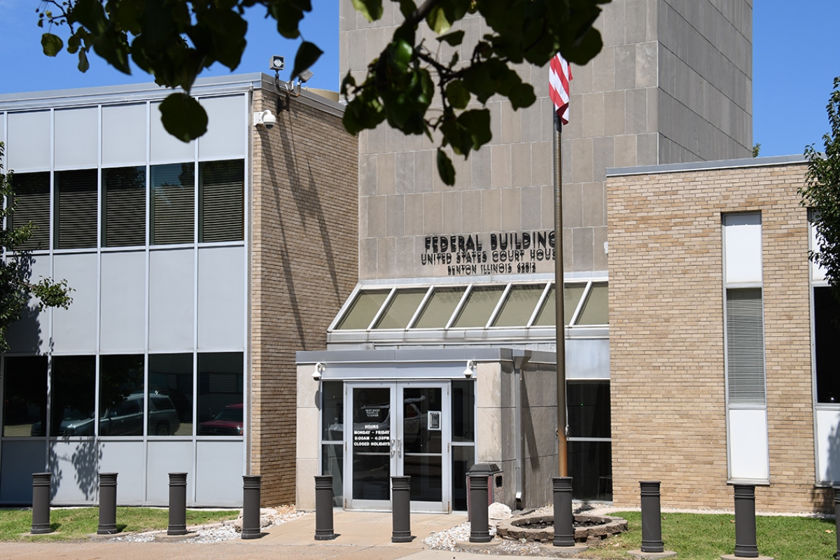 A view of the federal courthouse in Benton, Illinois. (Photo by Jackson Brandhorst, Saluki Local Reporting Lab)