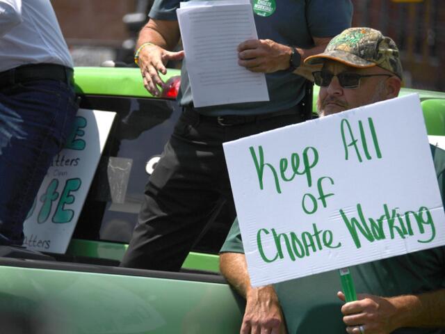 AFSCME workers decried the state's planned layoffs at Choate, the state-run mental health hospital and one of the region's largest employers. (Jackson Brandhorst/Saluki Local Reporting Lab)