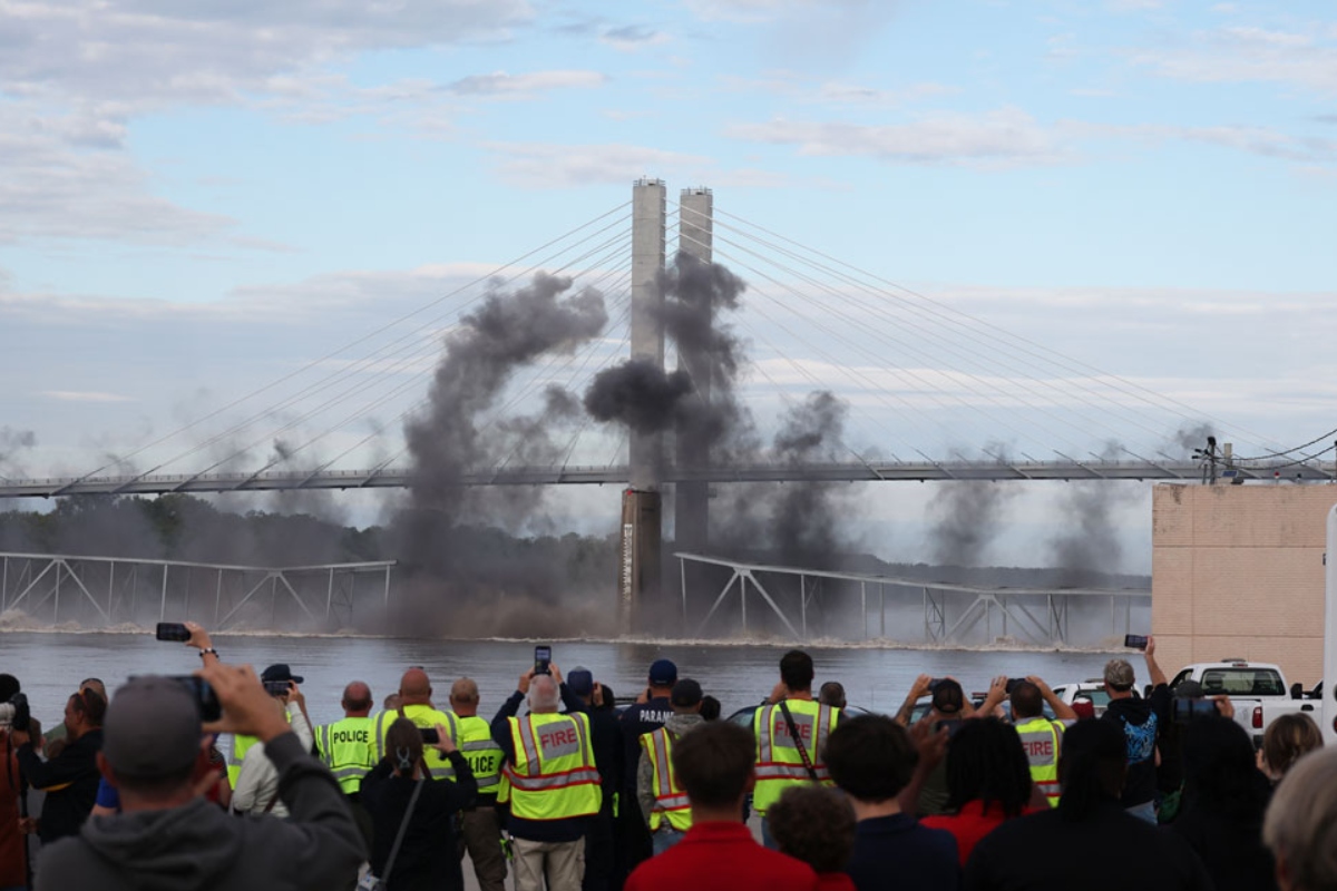 State officials set off explosives to bring the old Chester Bridge down on Monday, Sept. 28, 2026. (Adam Gunther, Saluki Local Reporting Lab)