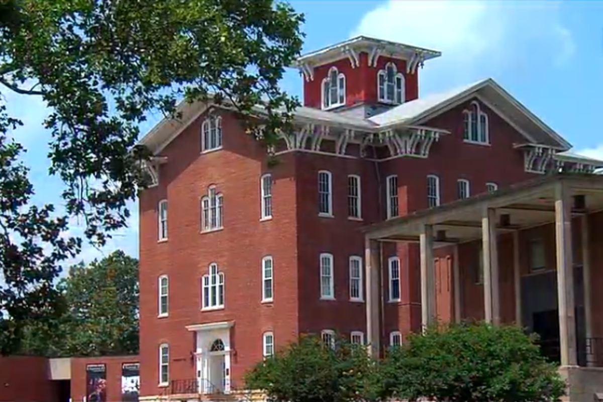 The former Lincoln College.