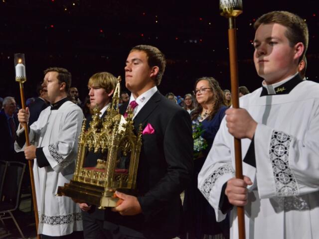 James Fulton Engstrom, center, his mother, Bonnie Engstrom, background center, and other family members present a relic of Archbishop Fulton Sheen during Sheen's beatification at the Dome at America's Center in St. Louis, on Thursday, Sept. 24, 2026. (AP Photo/Kate Munsch)