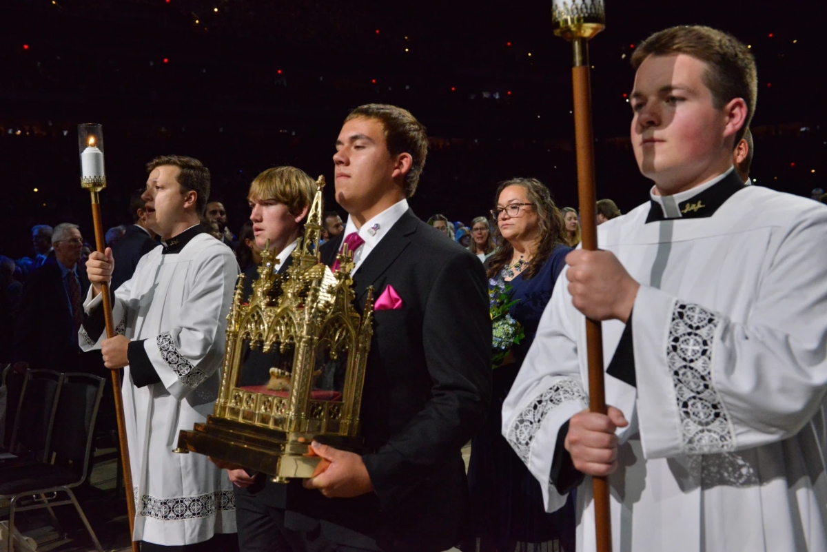 James Fulton Engstrom, center, his mother, Bonnie Engstrom, background center, and other family members present a relic of Archbishop Fulton Sheen during Sheen's beatification at the Dome at America's Center in St. Louis, on Thursday, Sept. 24, 2026. (AP Photo/Kate Munsch)