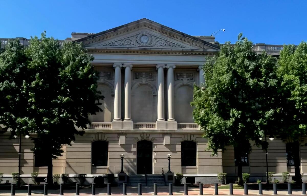 The federal courthouse in East St. Louis. (Photo by Cormac Biesk of the Saluki Local Reporting Lab)