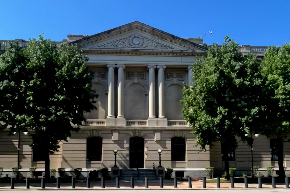 The federal courthouse in East St. Louis. (Photo by Cormac Biesk of the Saluki Local Reporting Lab)
