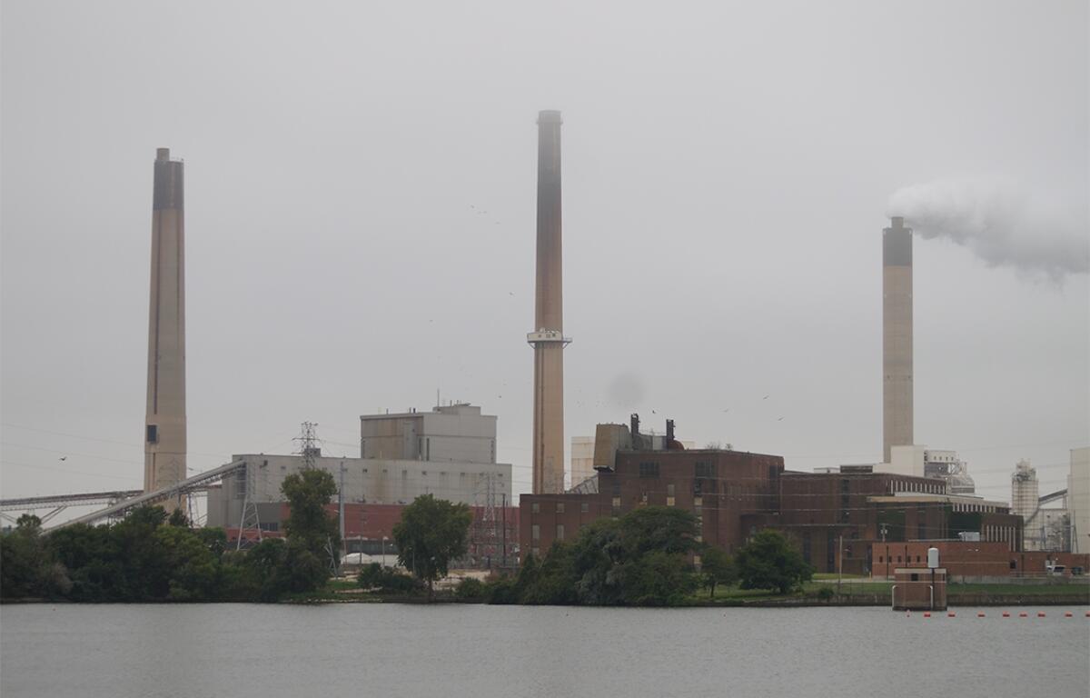 A new report says Illinois has made significant strides in reducing greenhouse gas emissions from power plants such as the City Water Light and Power plant in Springfield. (Capitol News Illinois photo by Peter Hancock)