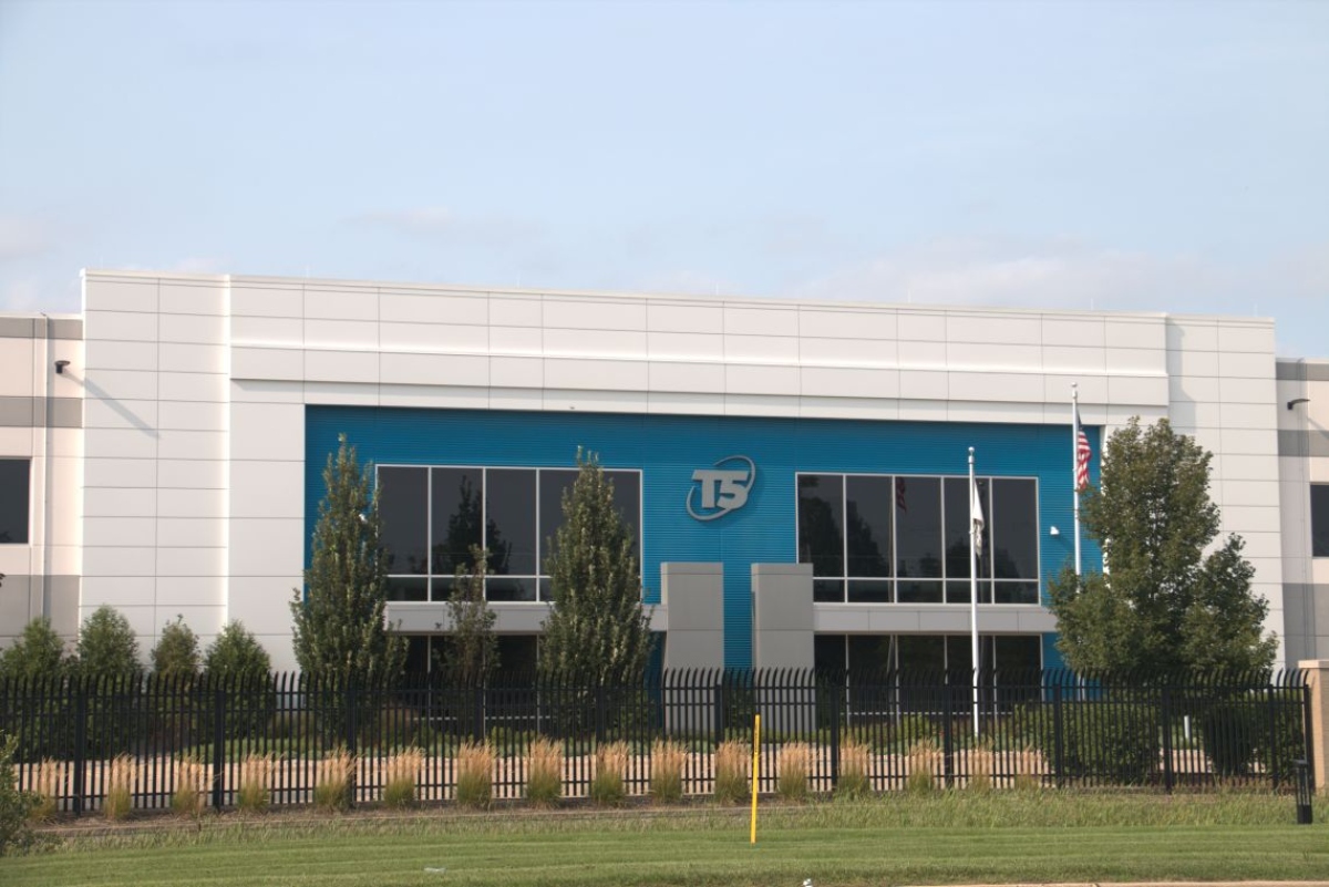 A data center in Elk Grove Village is pictured. (Capitol News Illinois photo by Maggie Dougherty)