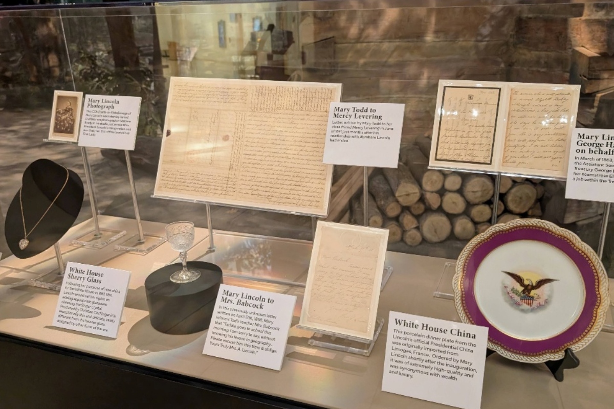 Artifacts related to Mary Lincoln are at the Abraham Lincoln Presidential Library and Museum.