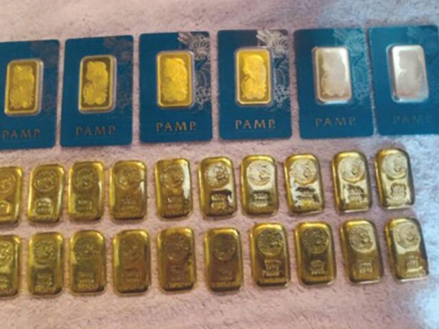 Six 1-ounce and 20 100-gram gold bars valued at just over $318,000. (Homeland Security Investigations affidavit filed in federal court)