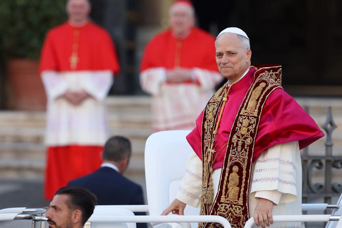 Rome, Italy May 18, 2025: Pope Leo XIV appears from the central balcony of the basilica to greet the faithful. Pope Leo XIV, Robert Francis Prevost, visits the Basilica of Santa Maria Maggiore in Rome